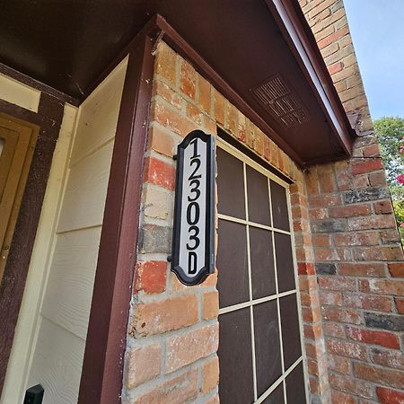 Centrally Located Houston Retreat! Sleeps 8, 10 Min To Downtown, Free Parking Екстер'єр фото