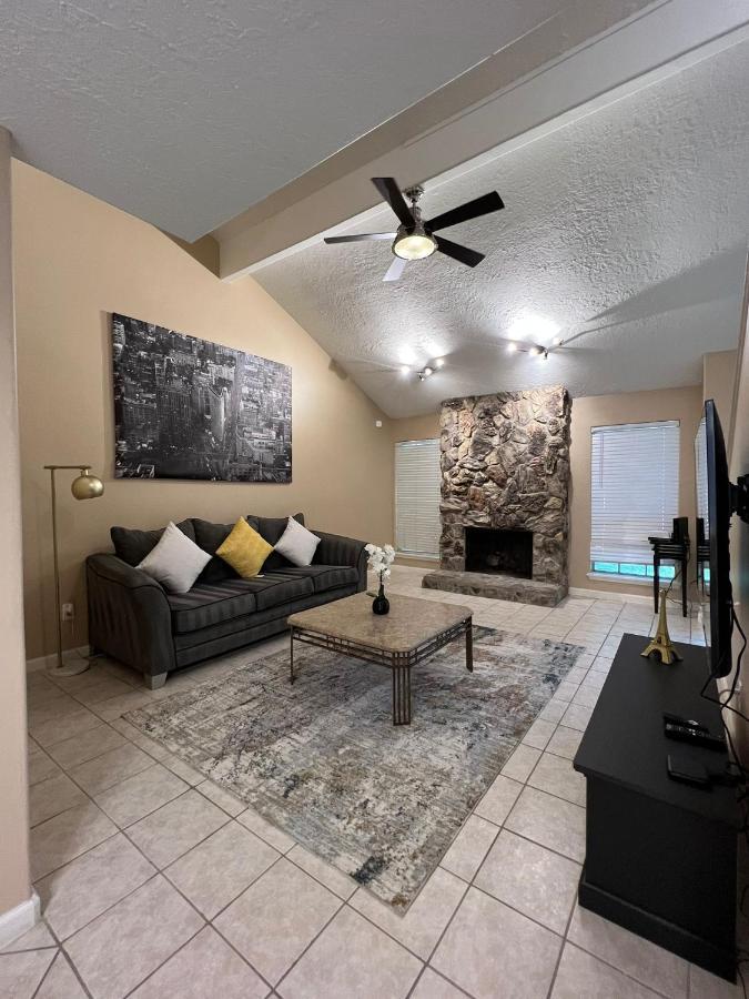 Centrally Located Houston Retreat! Sleeps 8, 10 Min To Downtown, Free Parking Екстер'єр фото