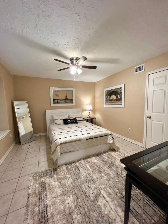 Centrally Located Houston Retreat! Sleeps 8, 10 Min To Downtown, Free Parking Екстер'єр фото