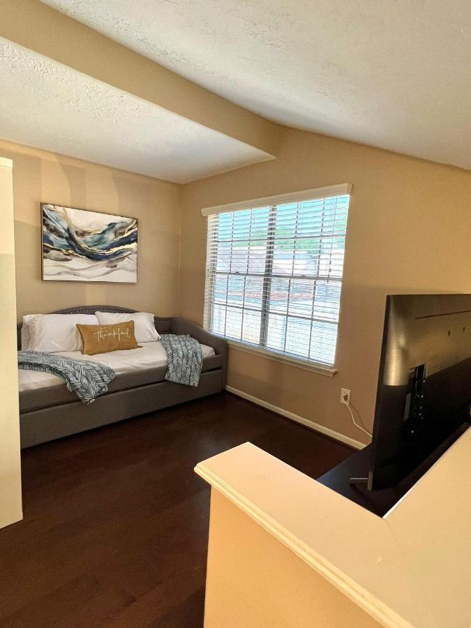 Centrally Located Houston Retreat! Sleeps 8, 10 Min To Downtown, Free Parking Екстер'єр фото