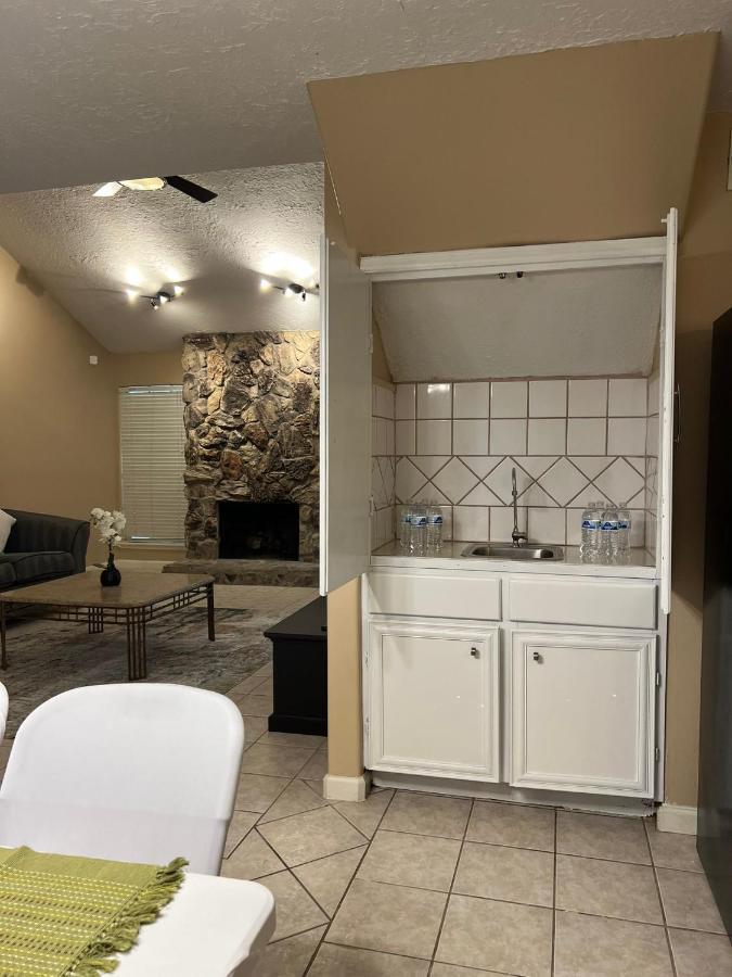 Centrally Located Houston Retreat! Sleeps 8, 10 Min To Downtown, Free Parking Екстер'єр фото