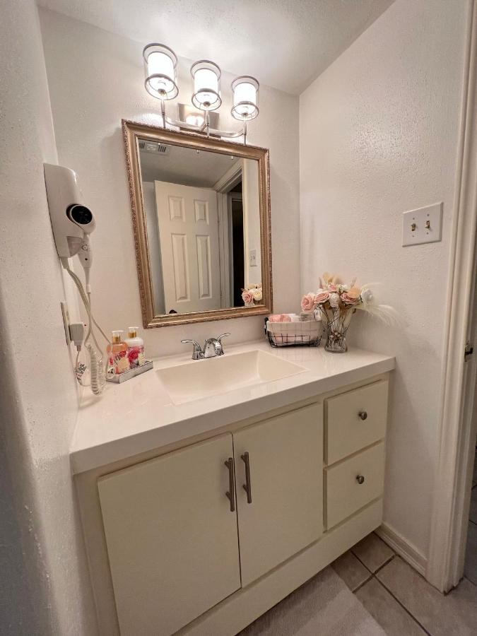 Centrally Located Houston Retreat! Sleeps 8, 10 Min To Downtown, Free Parking Екстер'єр фото