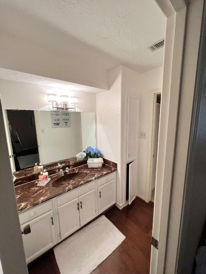Centrally Located Houston Retreat! Sleeps 8, 10 Min To Downtown, Free Parking Екстер'єр фото