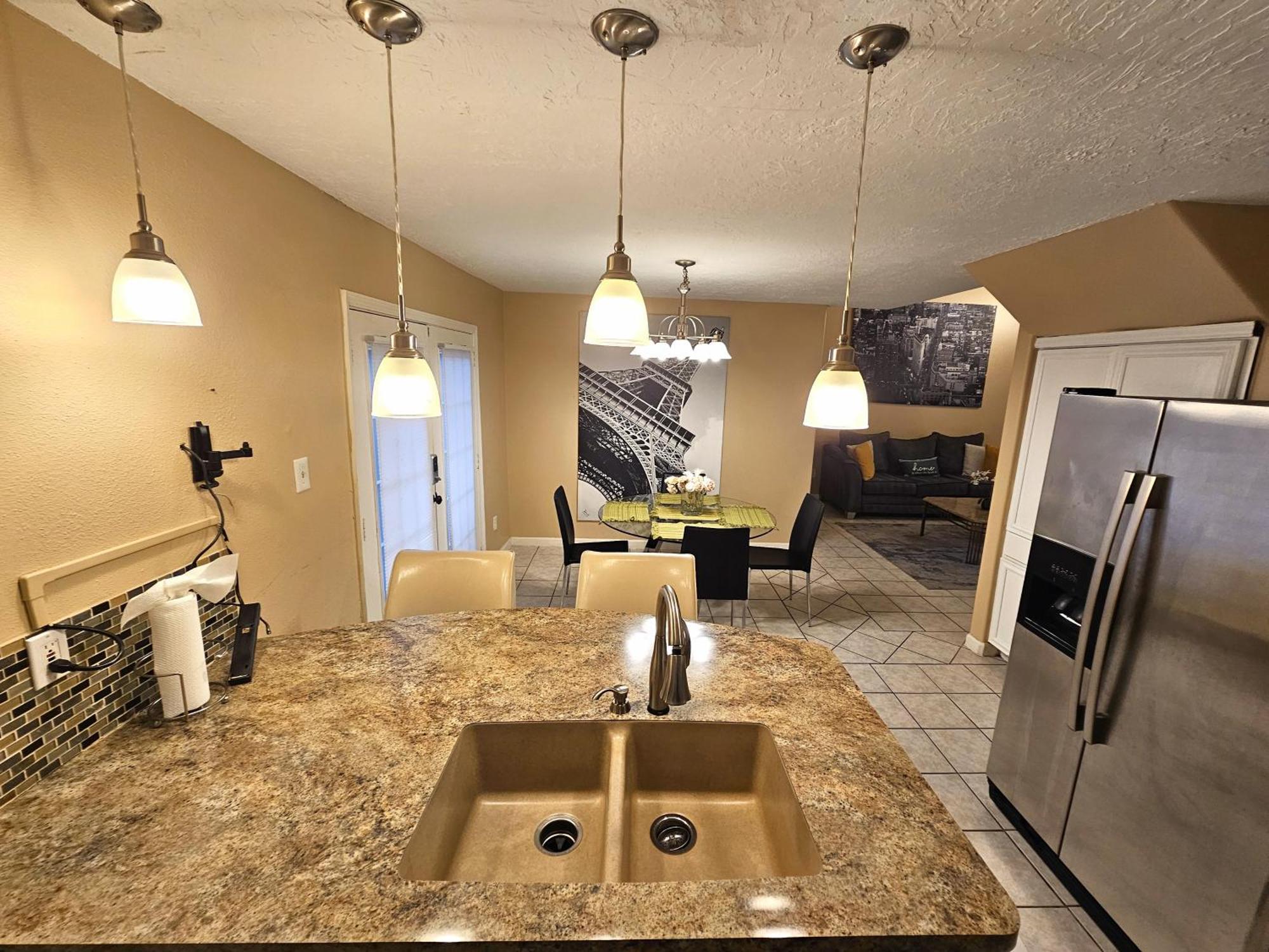 Centrally Located Houston Retreat! Sleeps 8, 10 Min To Downtown, Free Parking Екстер'єр фото